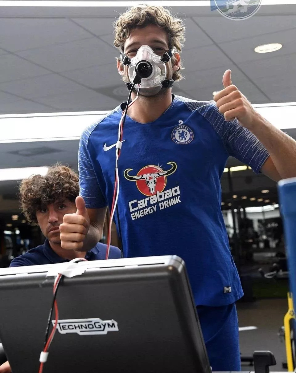 德罗巴连续五场比赛得分超过比赛规则变更,独行侠不断突破!赢得满堂喝彩 德罗巴连续五场比赛得分超过比赛规则变更,独行侠不断突破!赢得满堂喝彩