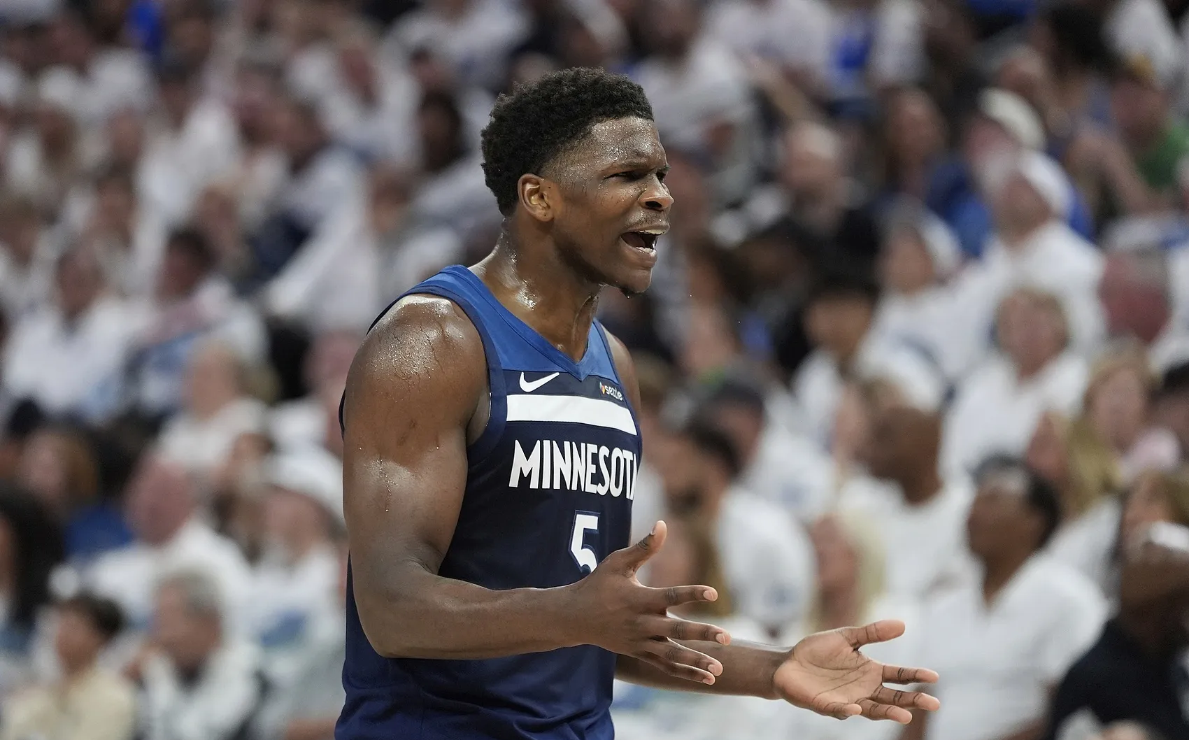  今晚体能课后，法兰克福篮板制胜备战NBA总决赛，更衣室稳定，赛季目标并未改变